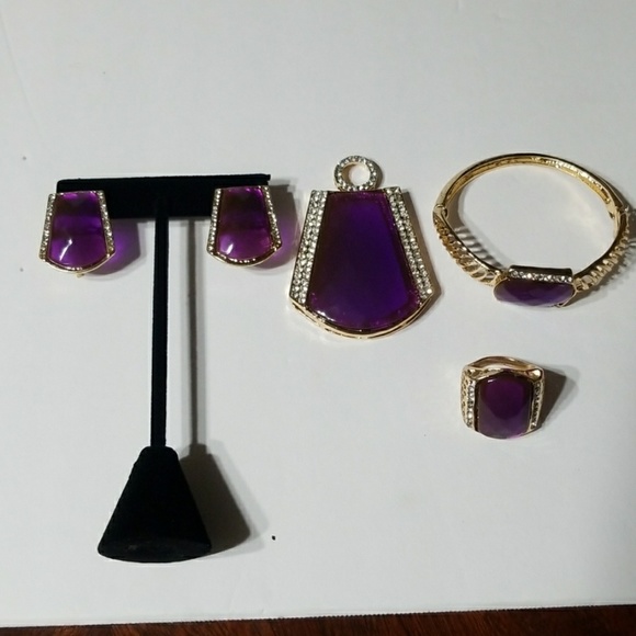 Jewelry - Purple jewelry set